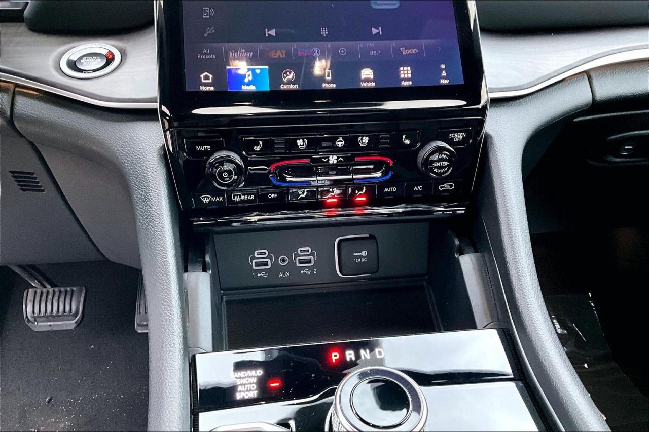 2025 Jeep Grand Cherokee LIMITED | Black App Pkg | Pano Roof | Tow Pkg Photo