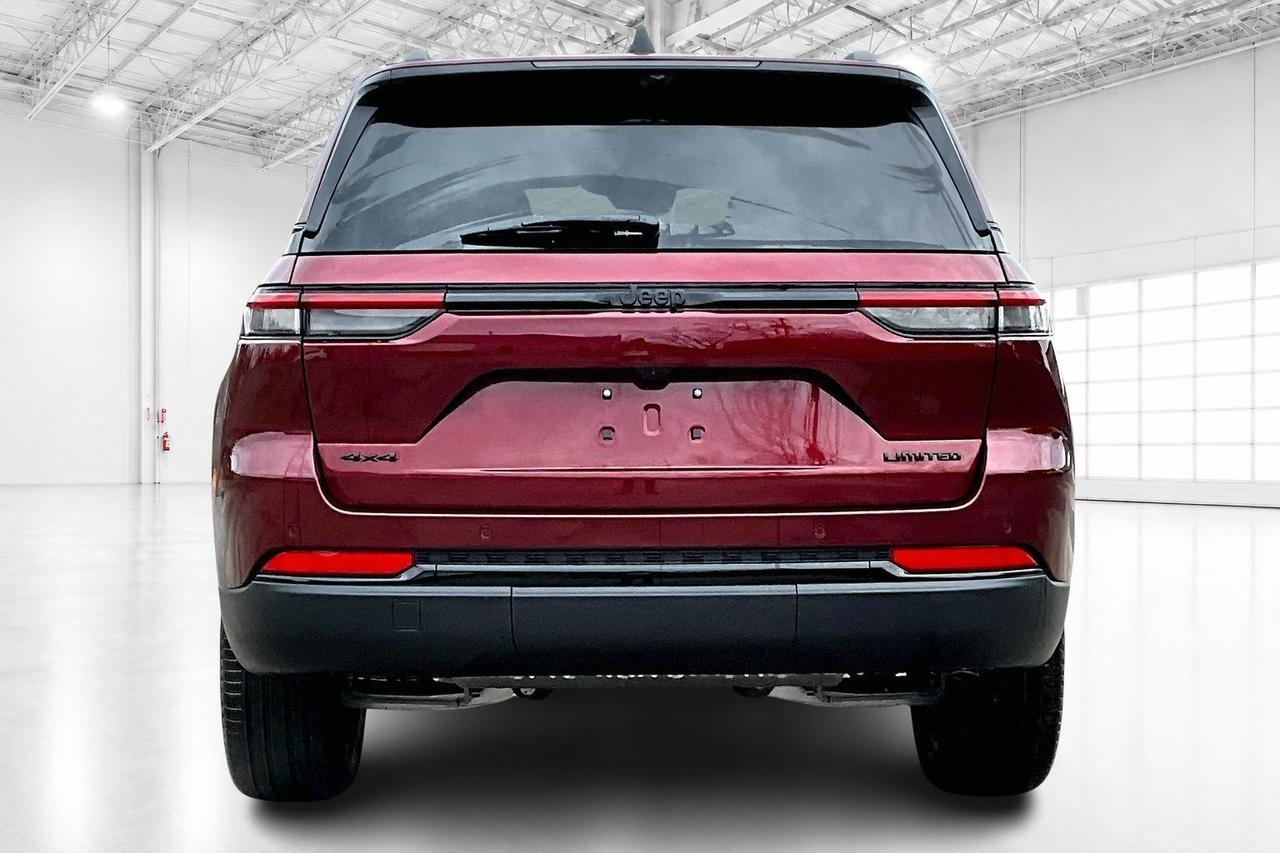 2025 Jeep Grand Cherokee LIMITED | Black App Pkg | Pano Roof | Tow Pkg Photo3