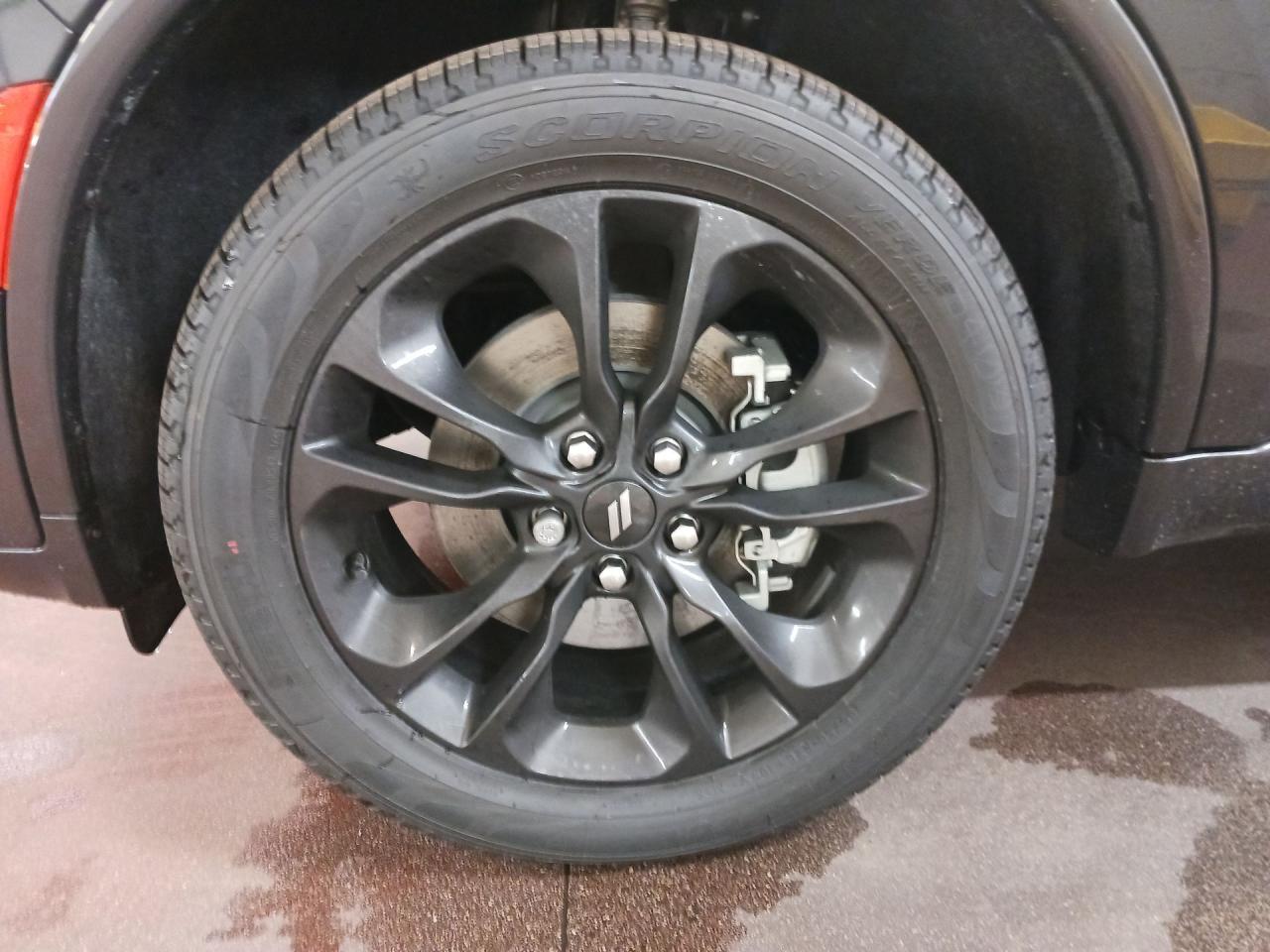 2024 Dodge Durango BLACKTOP PACKAGE / HEATED VENTILATED SEATS /  NAV Photo