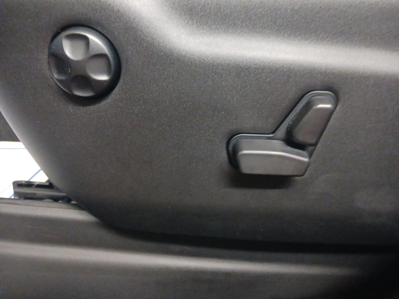 2024 Dodge Durango BLACKTOP PACKAGE / HEATED VENTILATED SEATS /  NAV Photo