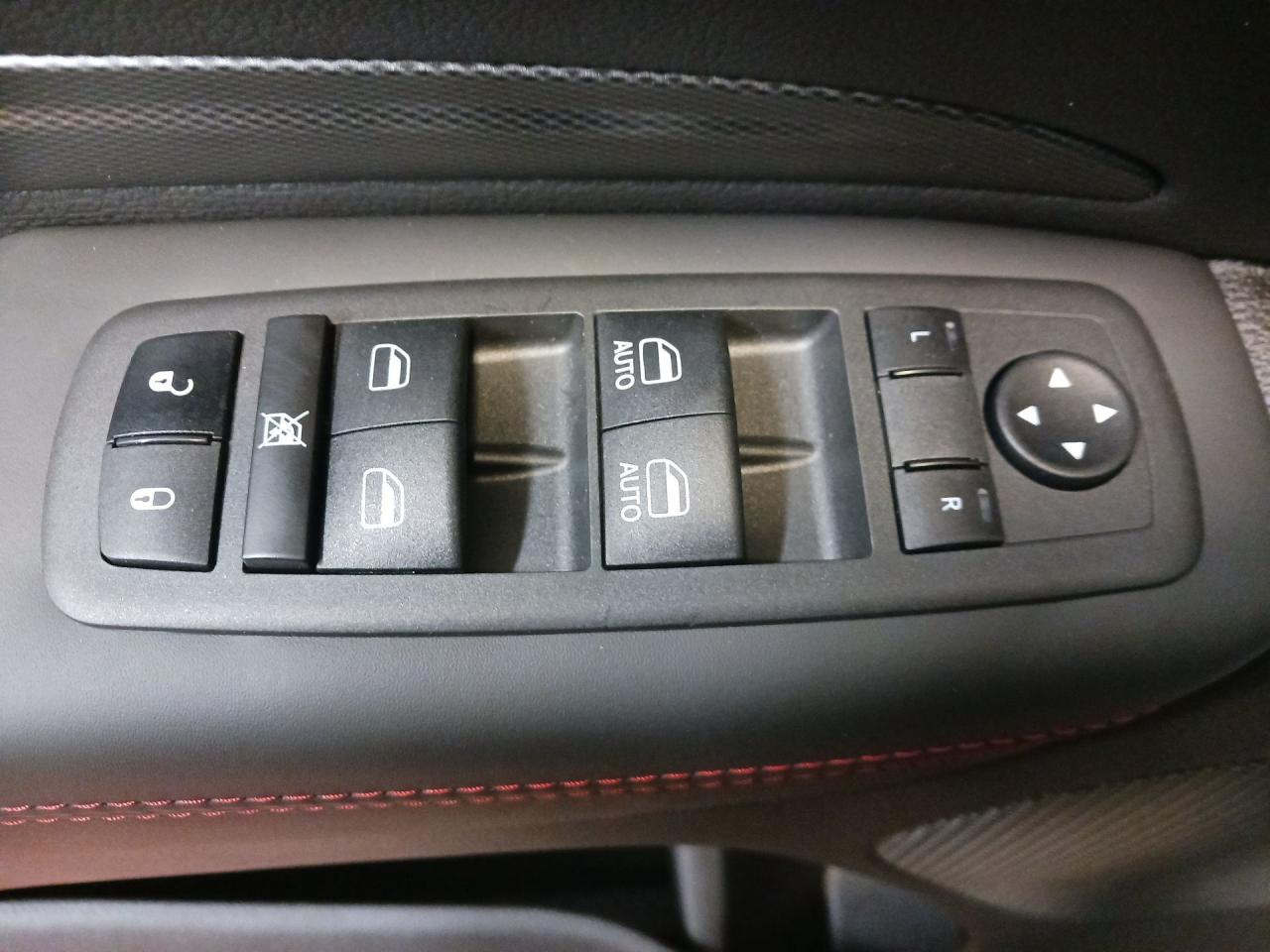 2024 Dodge Durango BLACKTOP PACKAGE / HEATED VENTILATED SEATS /  NAV Photo