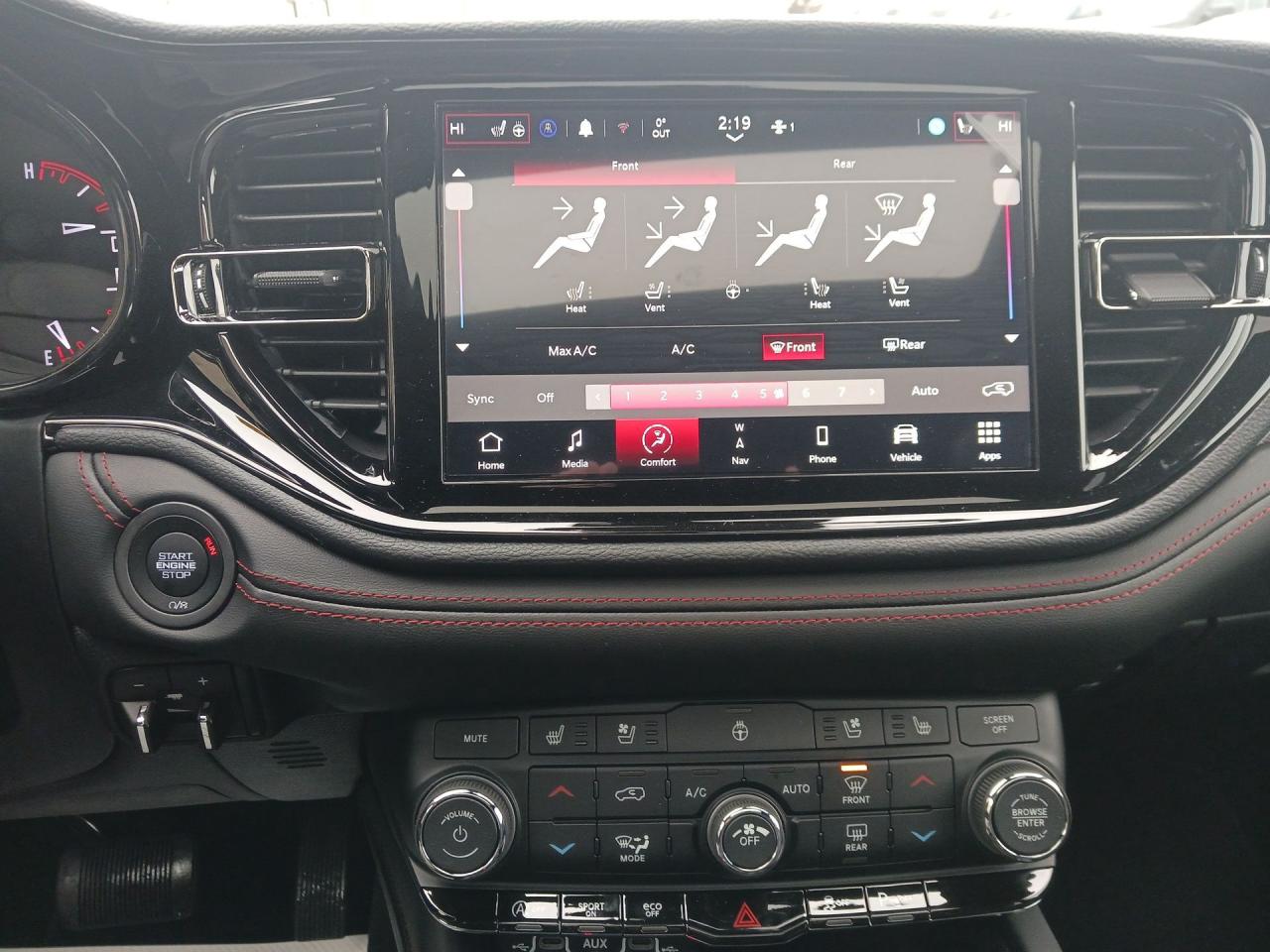 2024 Dodge Durango BLACKTOP PACKAGE / HEATED VENTILATED SEATS /  NAV Photo