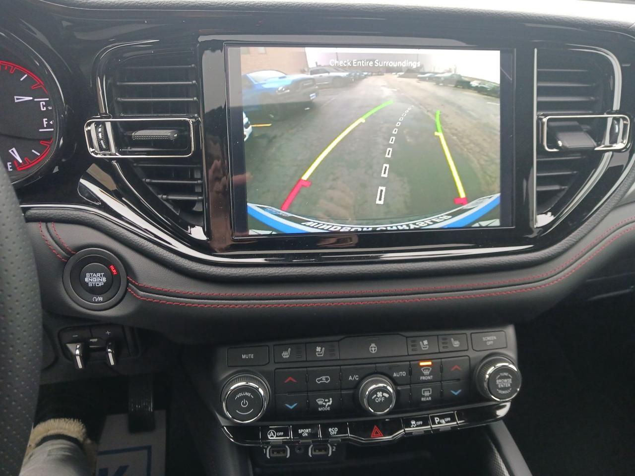 2024 Dodge Durango BLACKTOP PACKAGE / HEATED VENTILATED SEATS /  NAV Photo