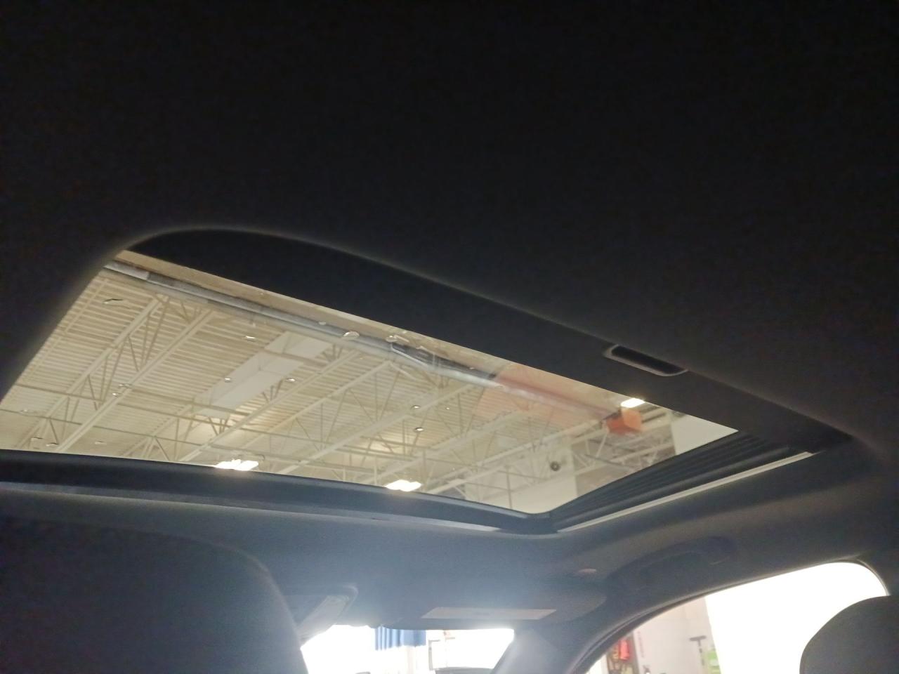 2024 Dodge Durango BLACKTOP PACKAGE / HEATED VENTILATED SEATS /  NAV Photo