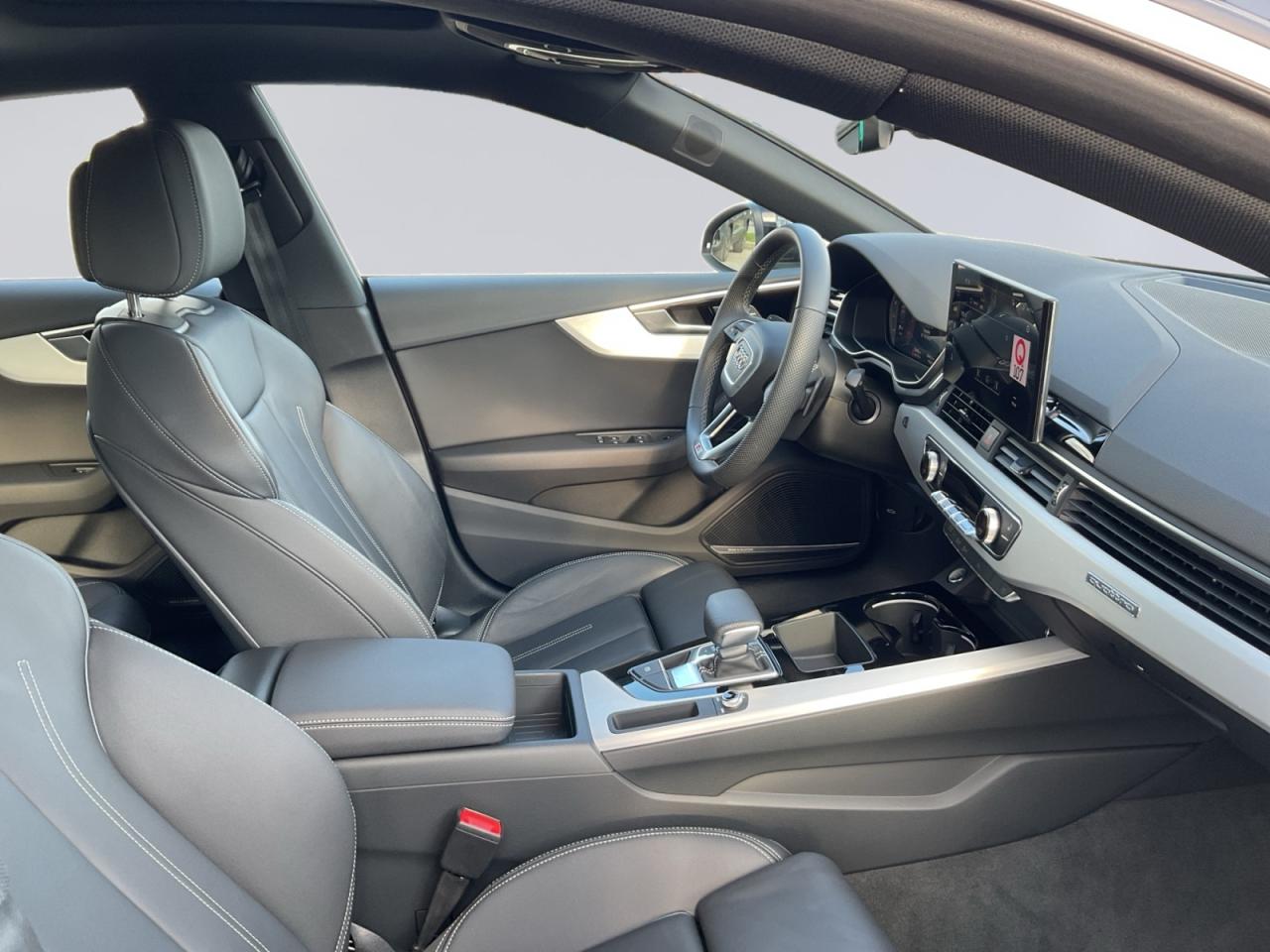 2024 Audi A5 Sportback 2.0T Technik! S-Line Spotback! Great kms! Photo