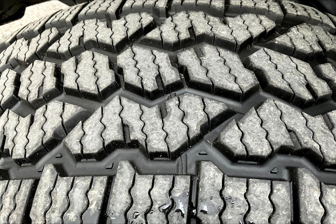 2019 RAM 1500 Sport Crew | 8.4 Screen Alpine | Side Steps | 4X4 Photo