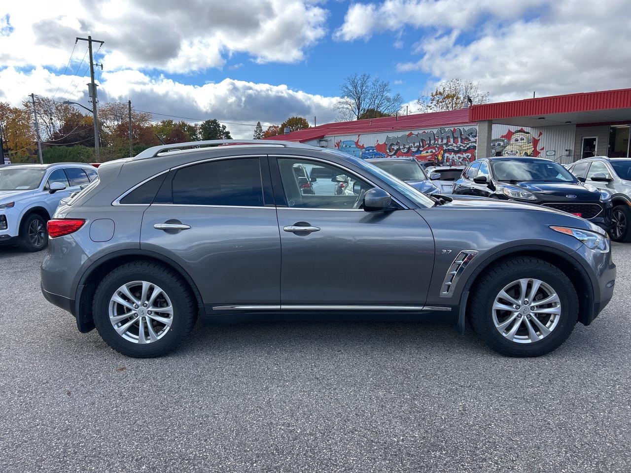 2016 Infiniti QX70 AWD, CLEAN CARFAX, BACK UP CAM, SUNROOF, LEATHER! - Photo #5