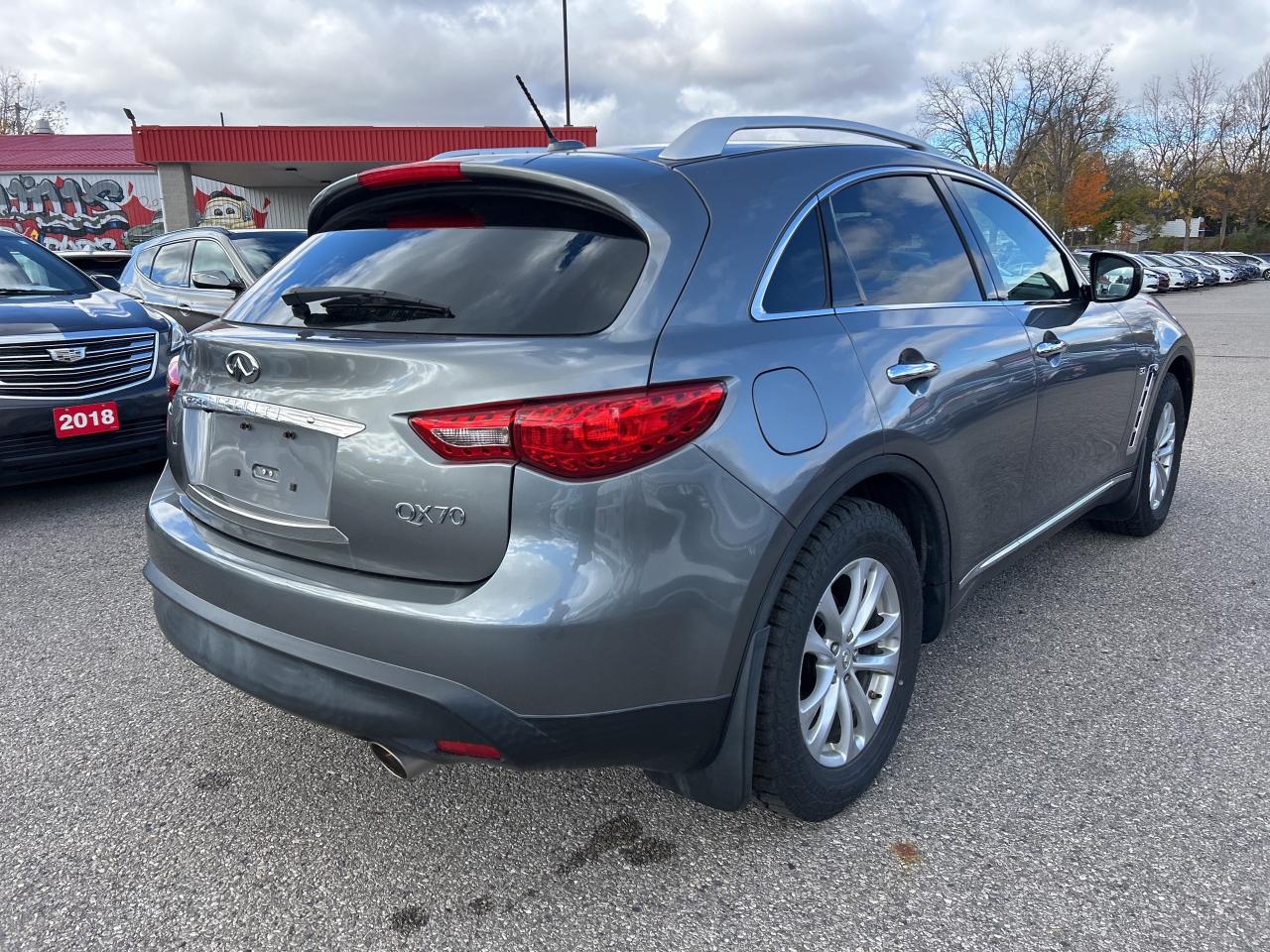 2016 Infiniti QX70 AWD, CLEAN CARFAX, BACK UP CAM, SUNROOF, LEATHER! - Photo #6