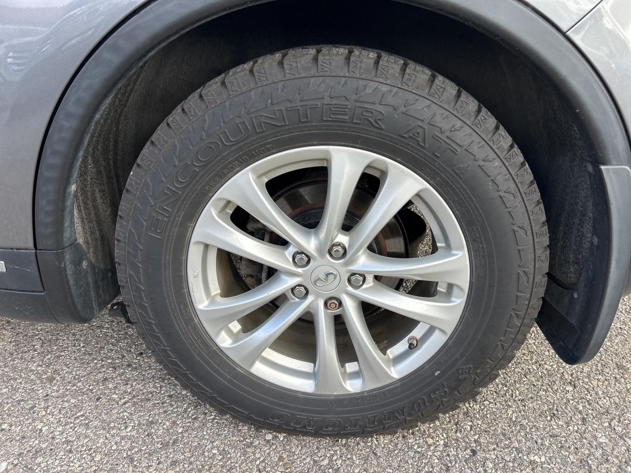 2016 Infiniti QX70 AWD, CLEAN CARFAX, BACK UP CAM, SUNROOF, LEATHER! - Photo #10