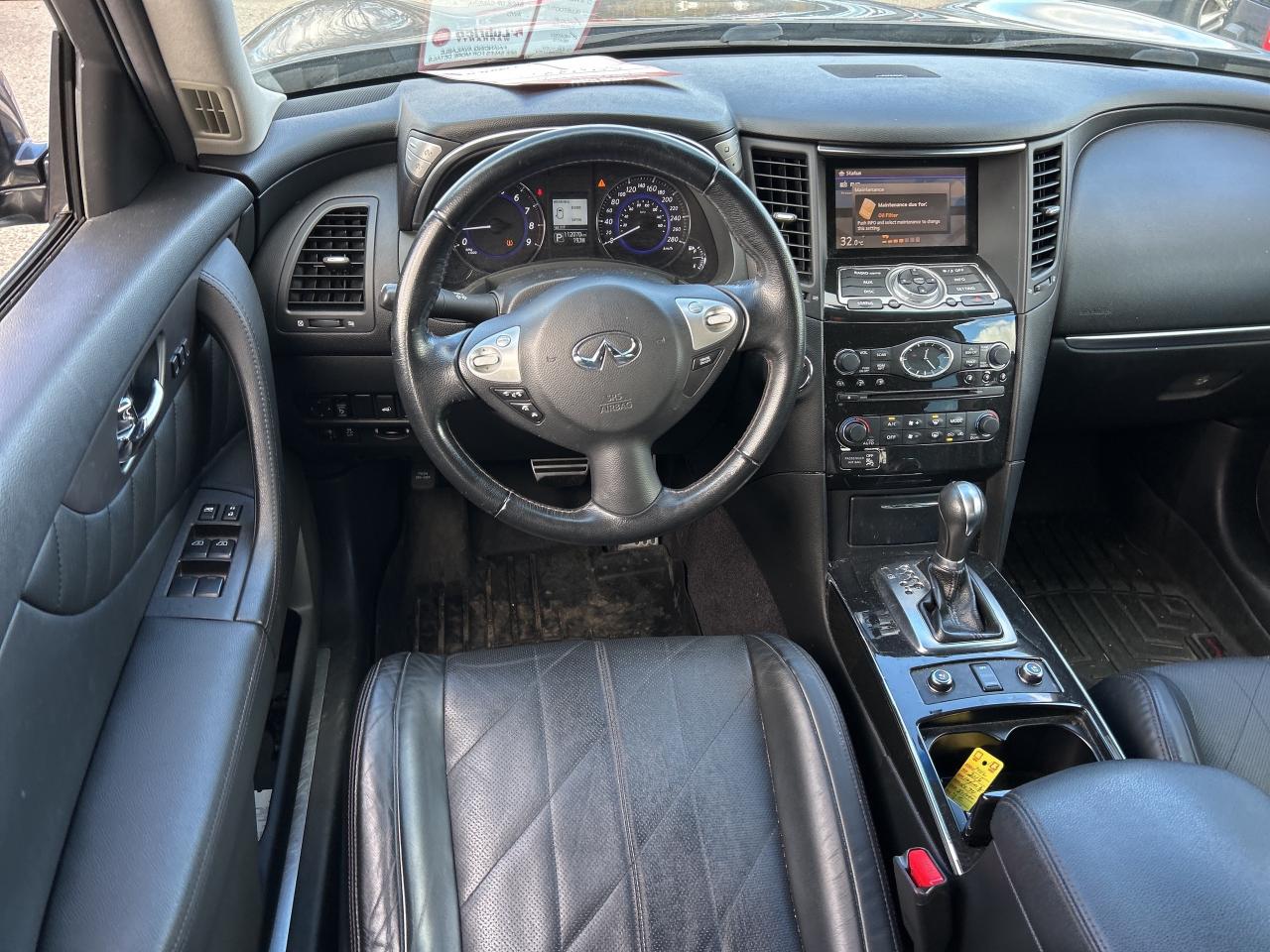 2016 Infiniti QX70 AWD, CLEAN CARFAX, BACK UP CAM, SUNROOF, LEATHER! - Photo #13