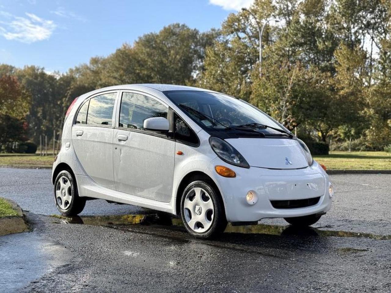 Used 2012 Mitsubishi i-MiEV SE Hatchback 5-Dr Electric for sale in Burnaby, BC
