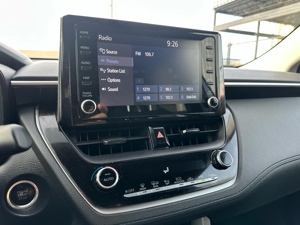 2022 Toyota Corolla Cross LE AWD Photo