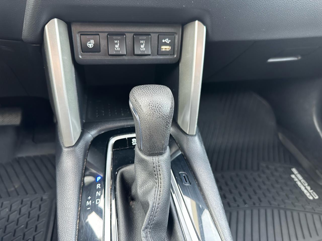 2022 Toyota Corolla Cross LE AWD Photo