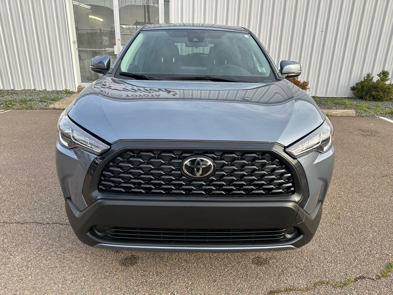 2022 Toyota Corolla Cross LE AWD Photo1