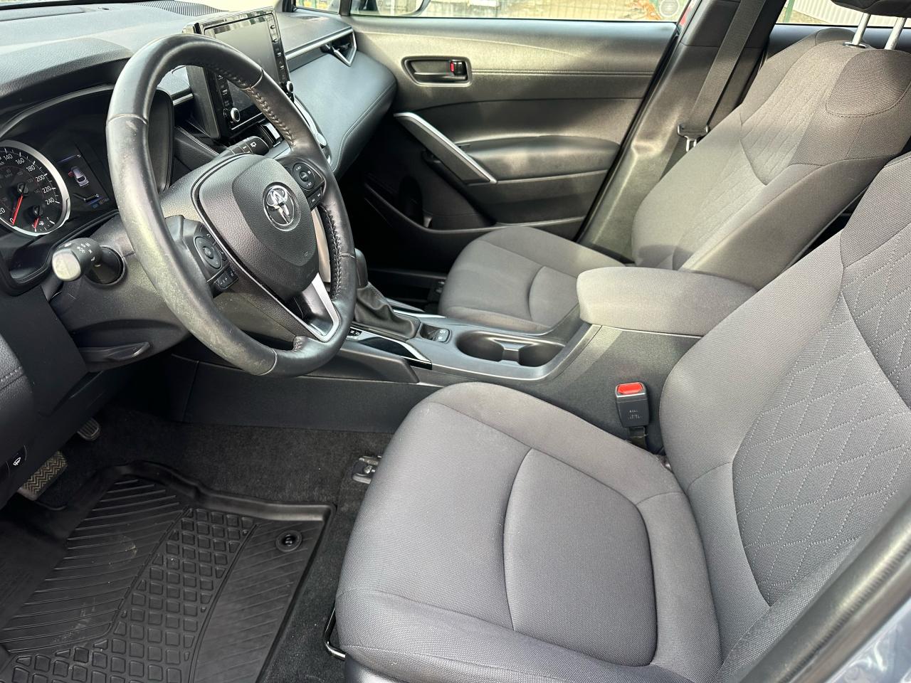 2022 Toyota Corolla Cross LE AWD Photo