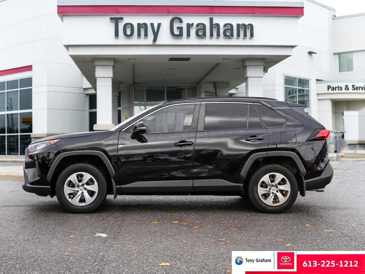 2020 Toyota RAV4 LE Photo