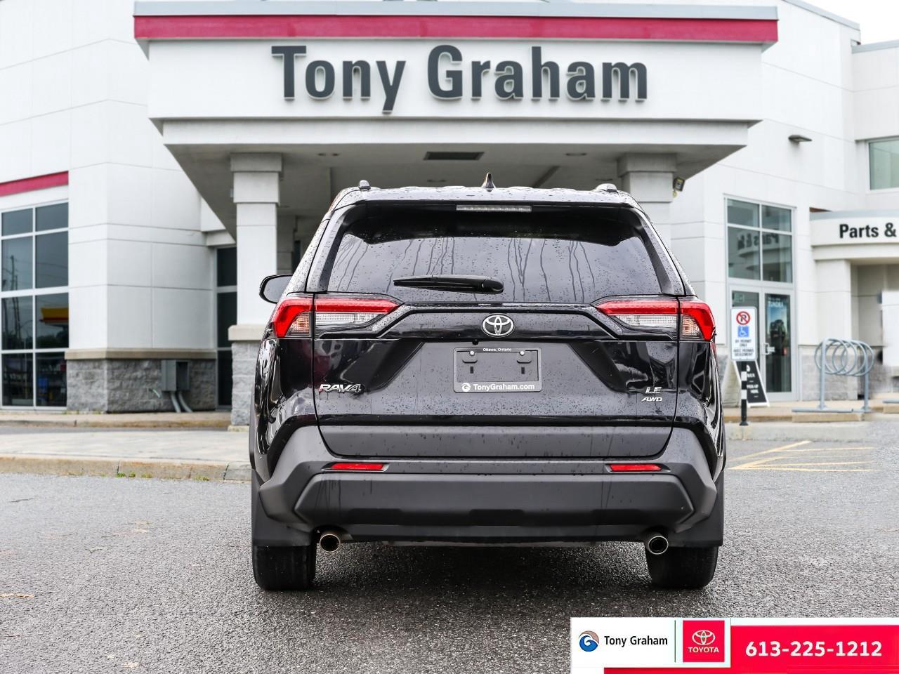 2020 Toyota RAV4 LE Photo