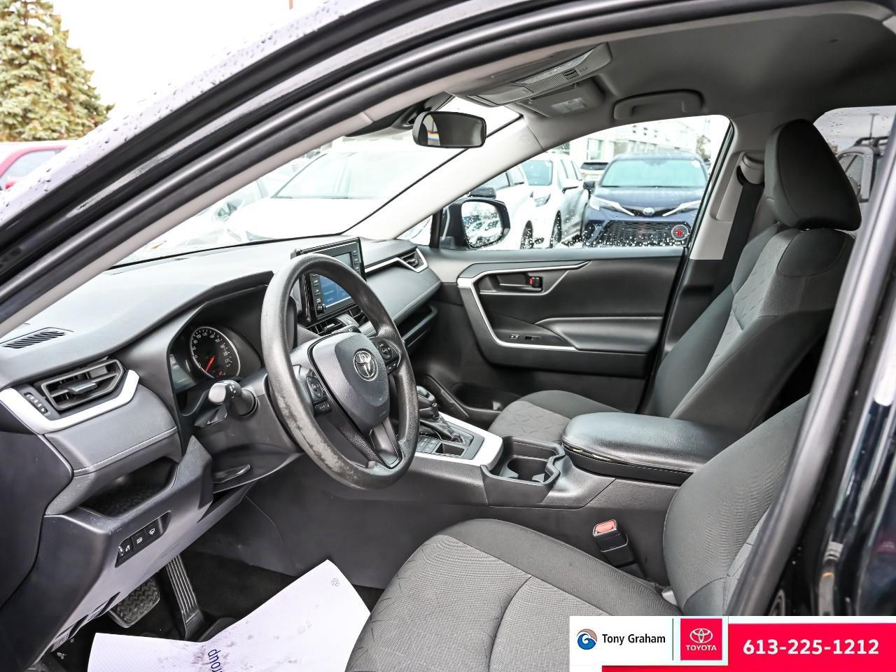 2020 Toyota RAV4 LE Photo