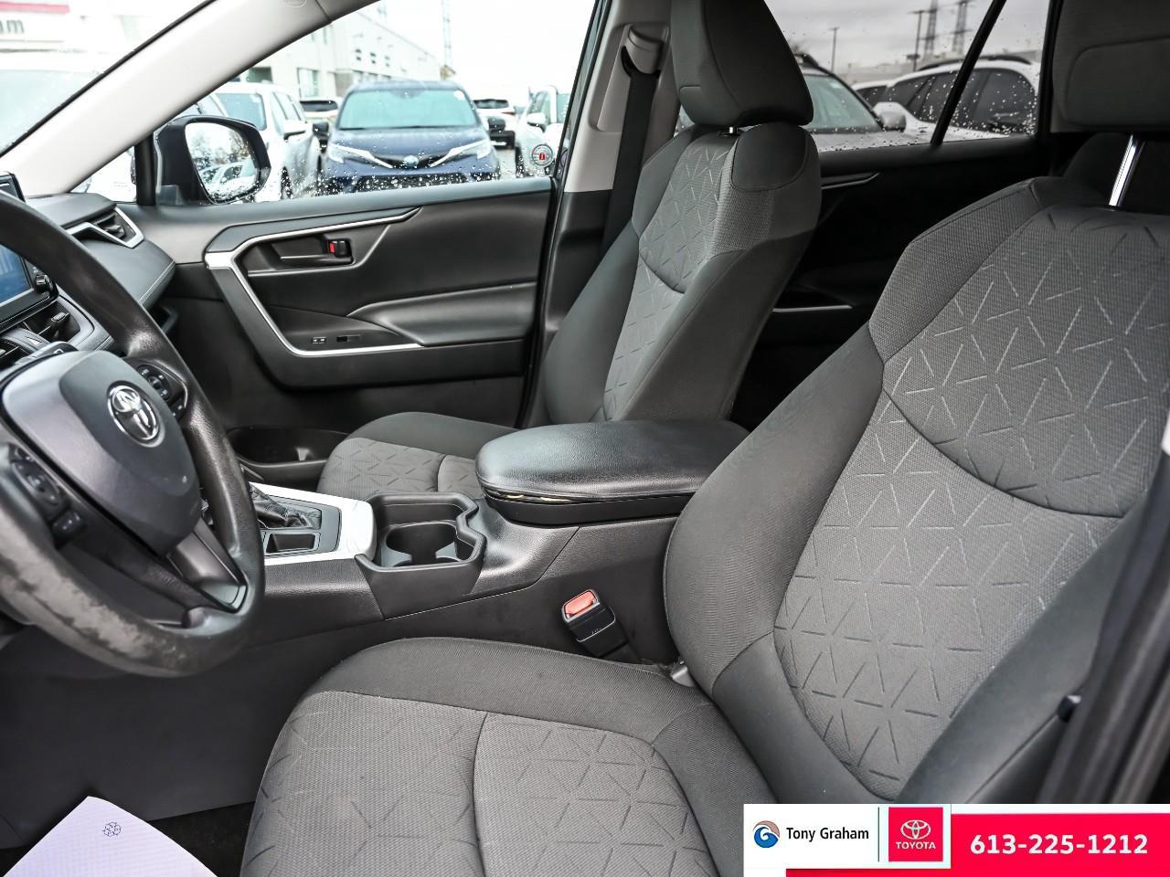 2020 Toyota RAV4 LE Photo