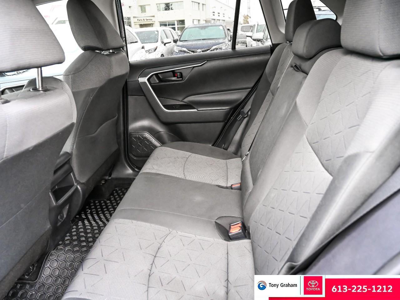 2020 Toyota RAV4 LE Photo