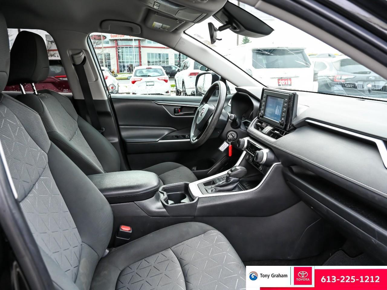 2020 Toyota RAV4 LE Photo