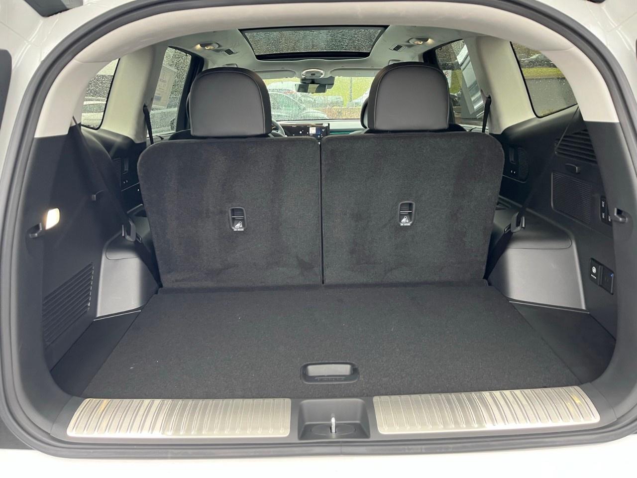 2026 Hyundai IONIQ 9 Preferred   AWD w/Ultimate Calligraphy Pkg Photo