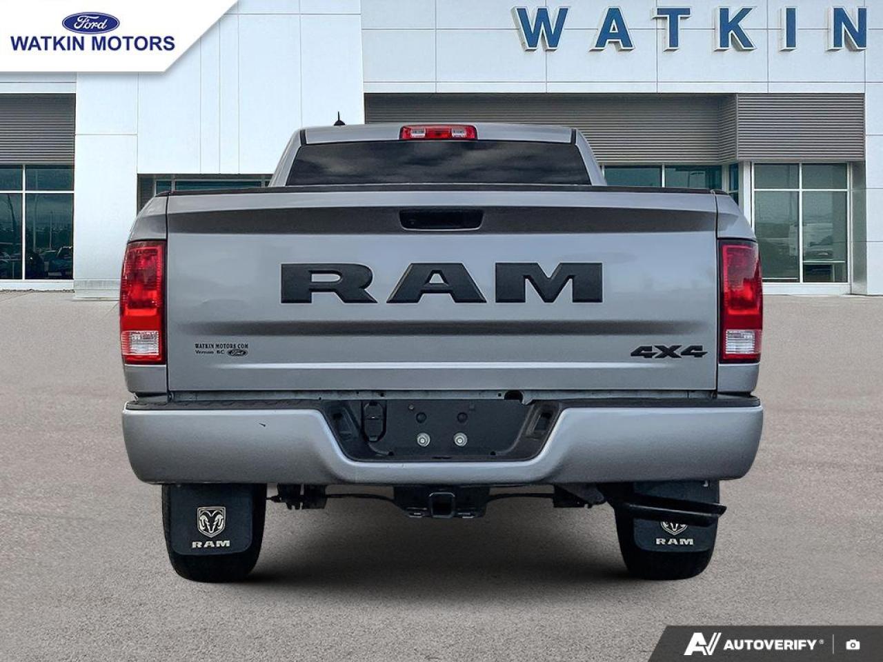 2021 RAM 1500 Classic CREWCAB 4X4 TRADESMAN Photo3