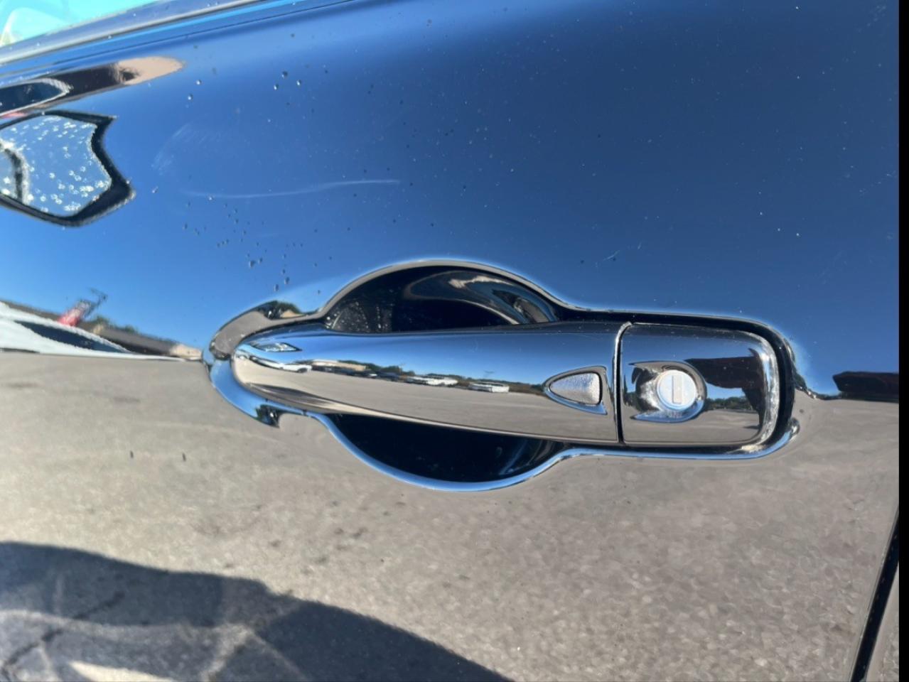 2025 Nissan Kicks Play SV FWD Photo3