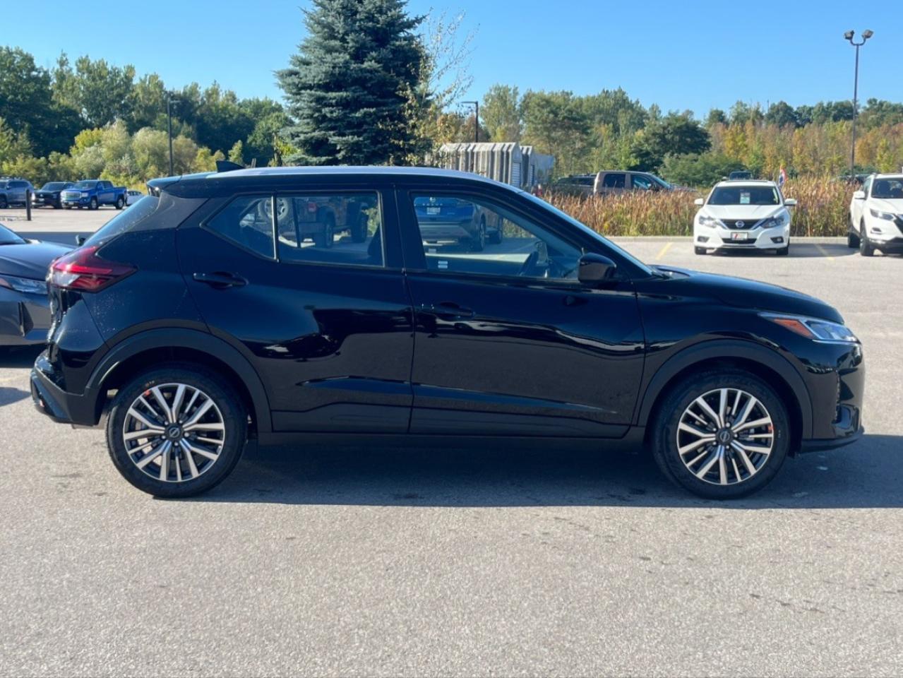 2025 Nissan Kicks Play SV FWD Photo