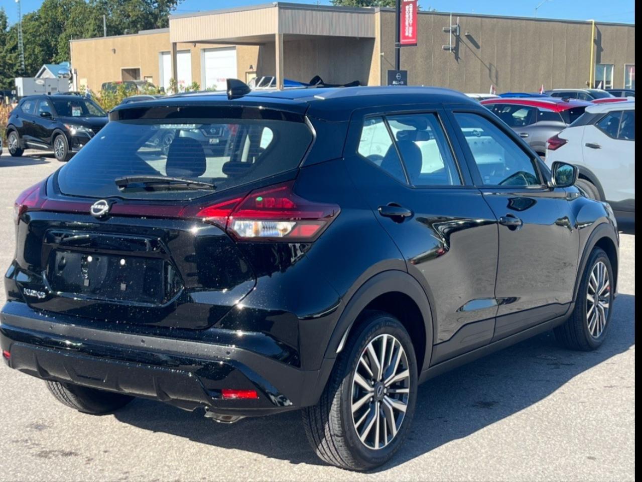 2025 Nissan Kicks Play SV FWD Photo