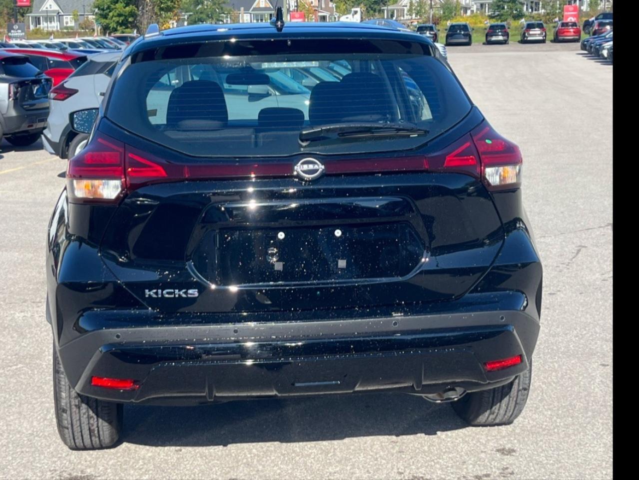 2025 Nissan Kicks Play SV FWD Photo