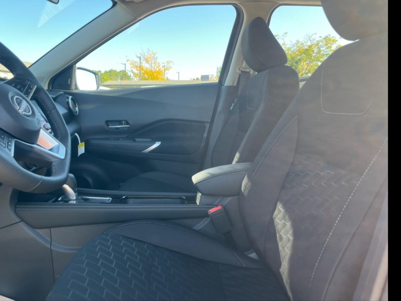 2025 Nissan Kicks Play SV FWD Photo