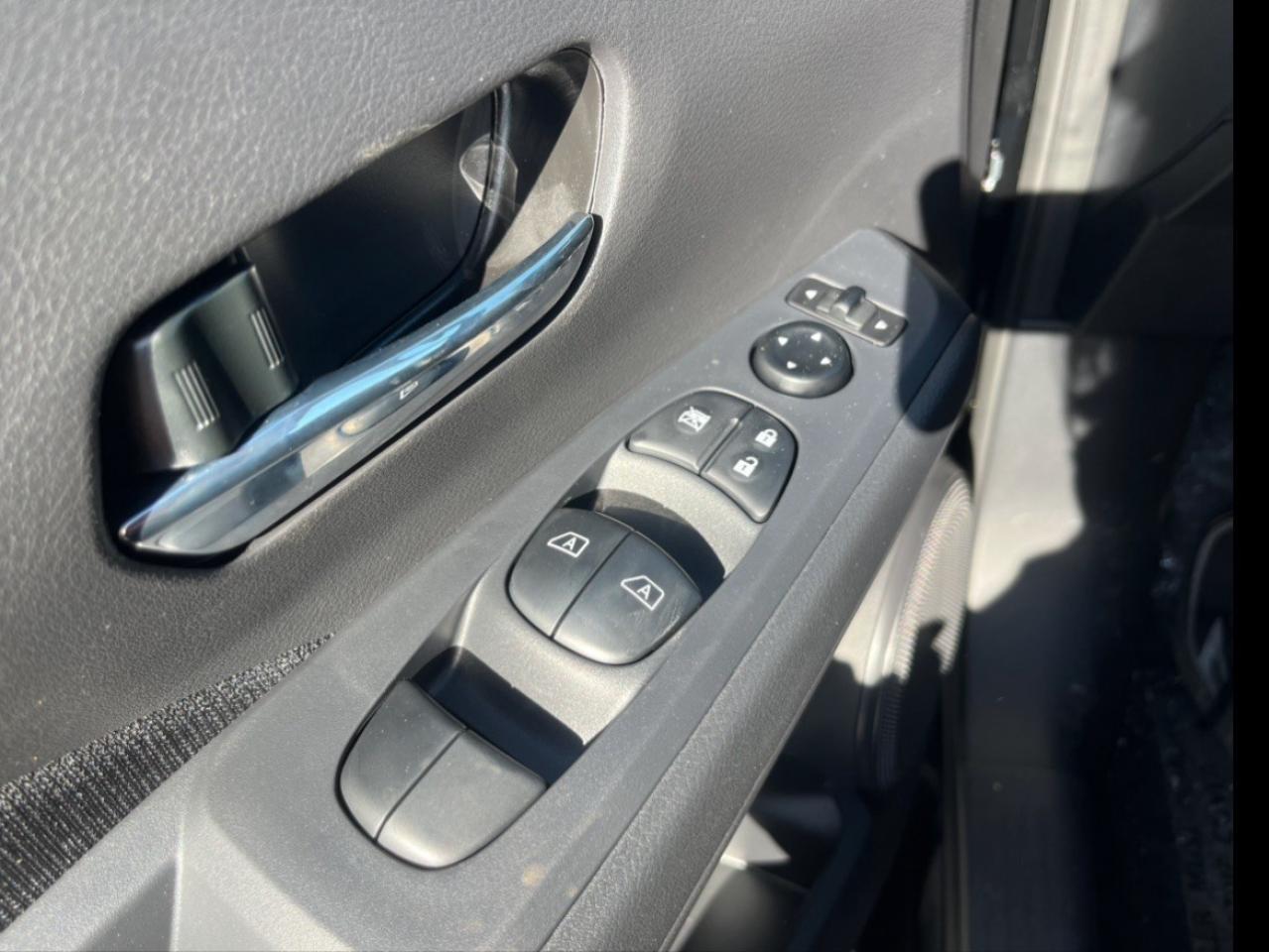 2025 Nissan Kicks Play SV FWD Photo