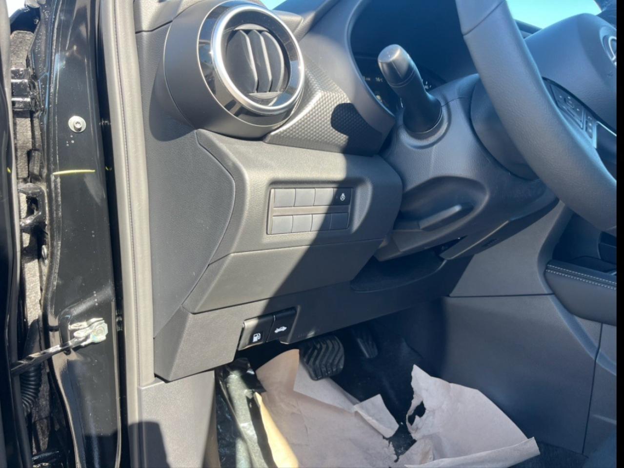 2025 Nissan Kicks Play SV FWD Photo