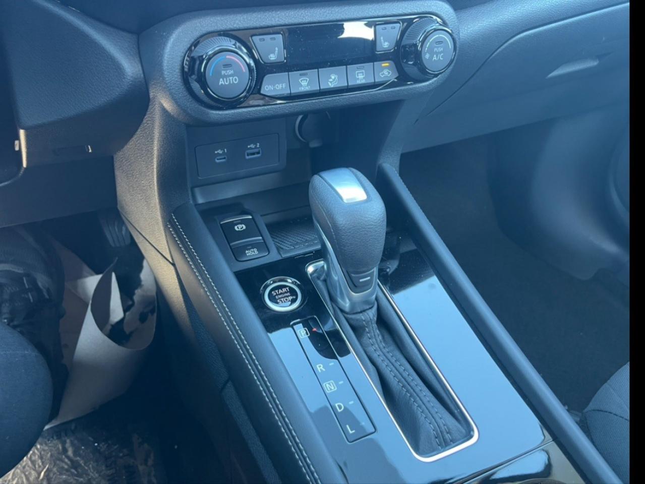 2025 Nissan Kicks Play SV FWD Photo