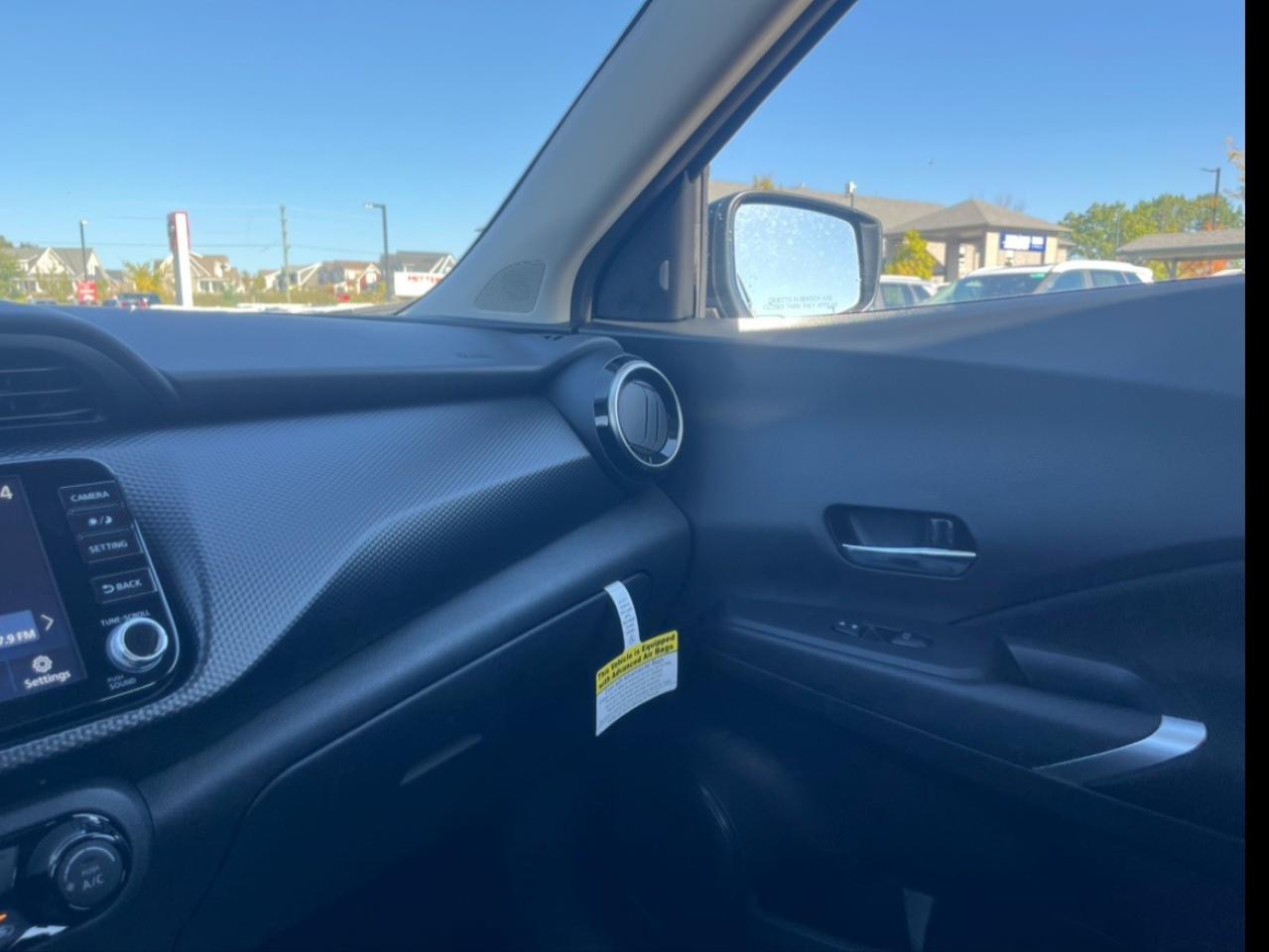 2025 Nissan Kicks Play SV FWD Photo