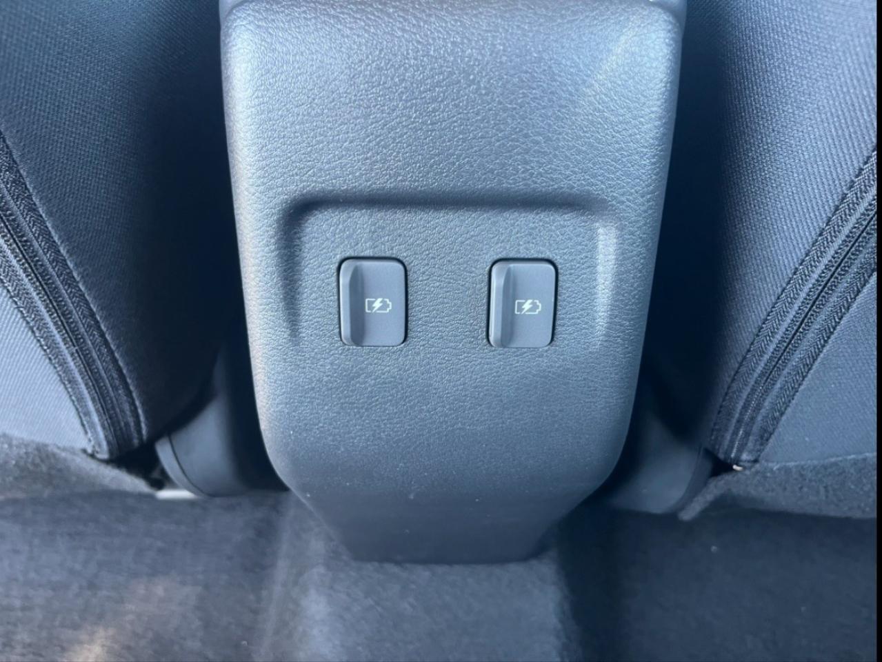 2025 Nissan Kicks Play SV FWD Photo