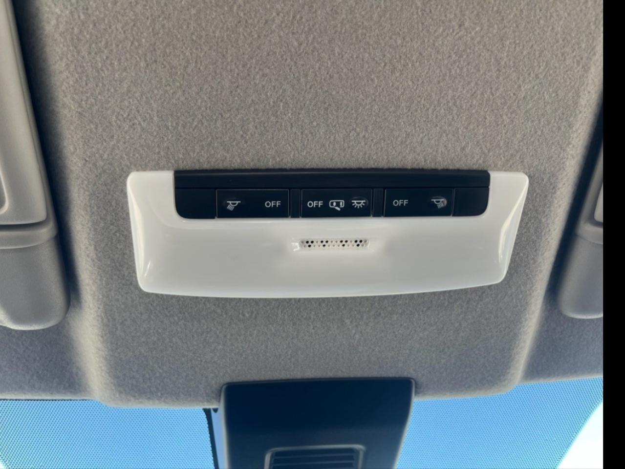 2025 Nissan Kicks Play SV FWD Photo