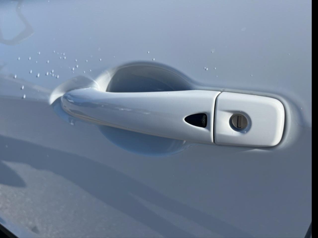 2025 Nissan Kicks Play SV FWD Photo3