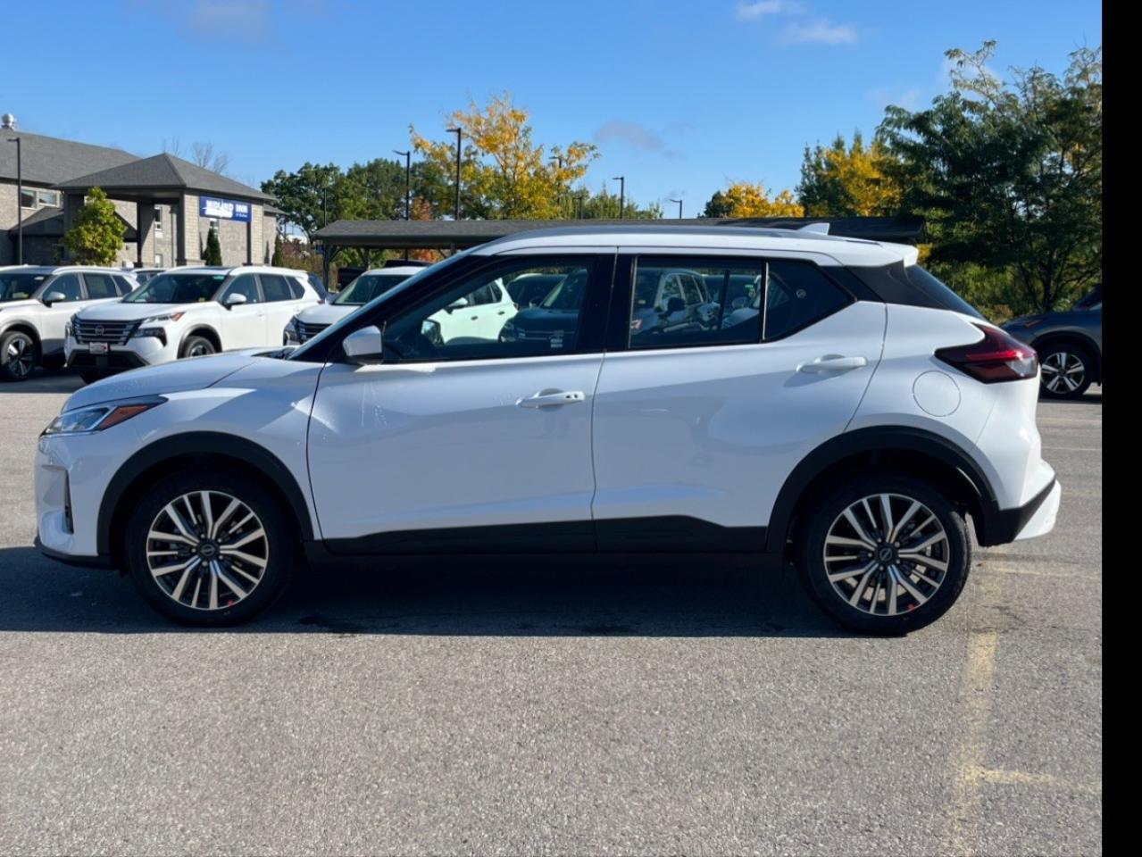 2025 Nissan Kicks Play SV FWD Photo4