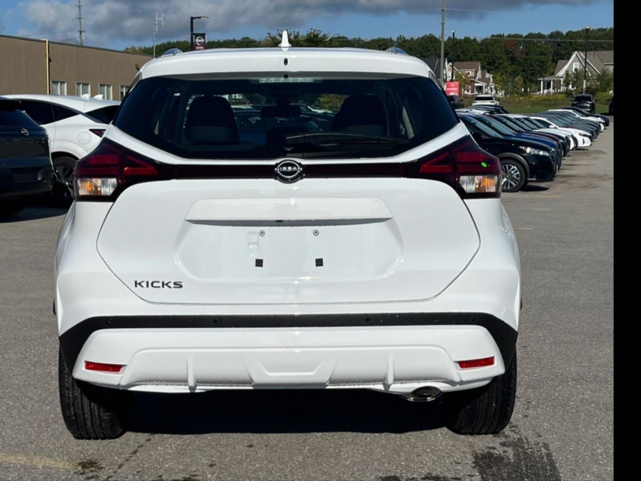 2025 Nissan Kicks Play SV FWD Photo