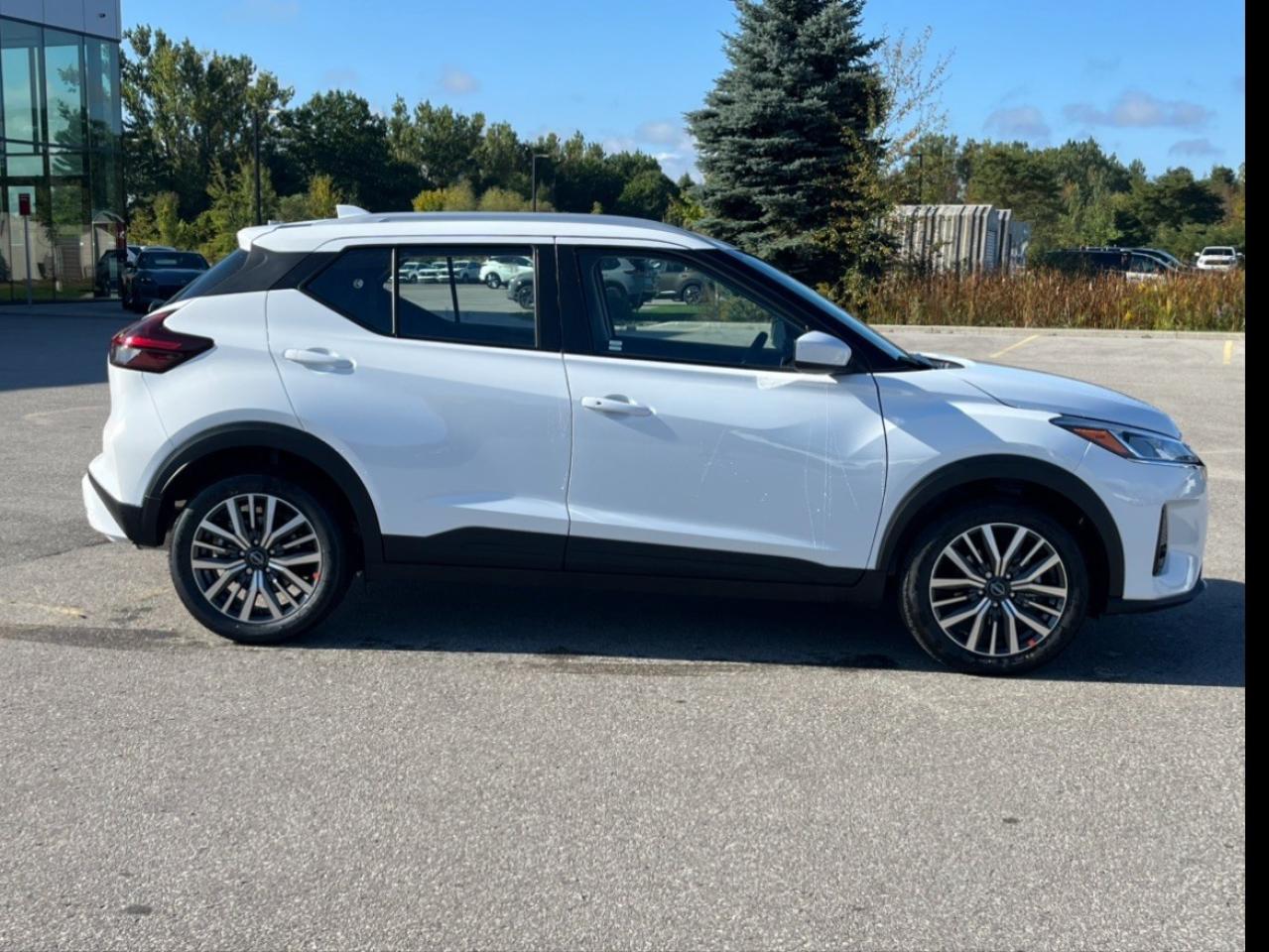 2025 Nissan Kicks Play SV FWD Photo