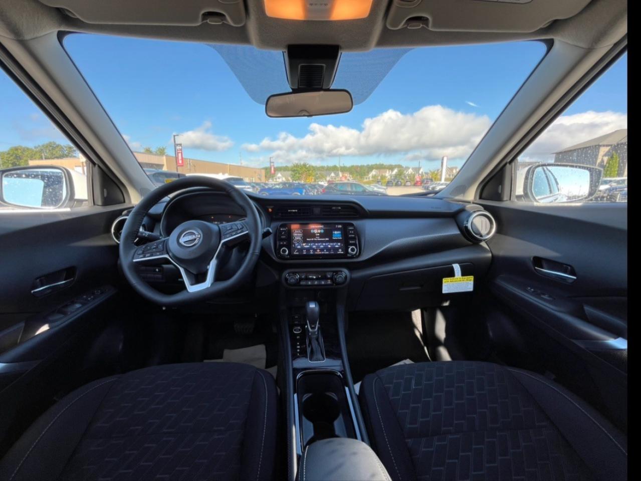 2025 Nissan Kicks Play SV FWD Photo