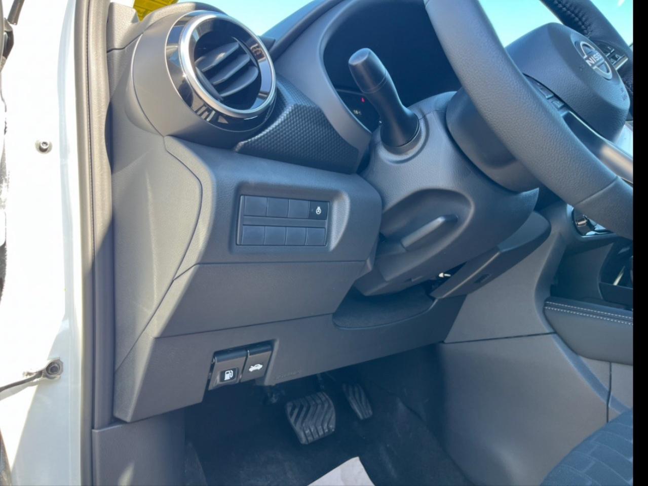 2025 Nissan Kicks Play SV FWD Photo