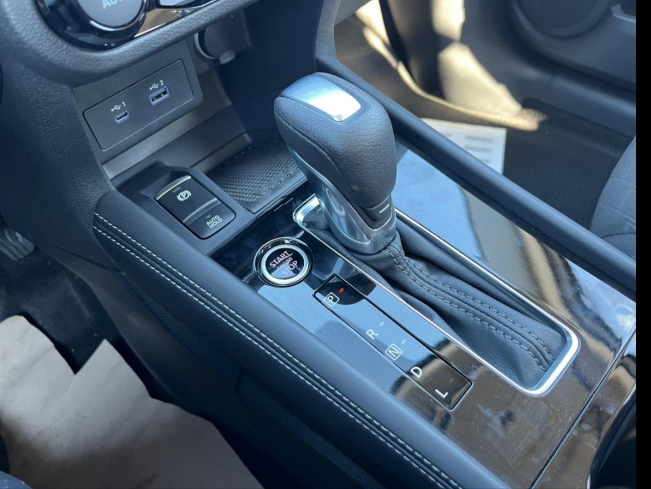 2025 Nissan Kicks Play SV FWD Photo