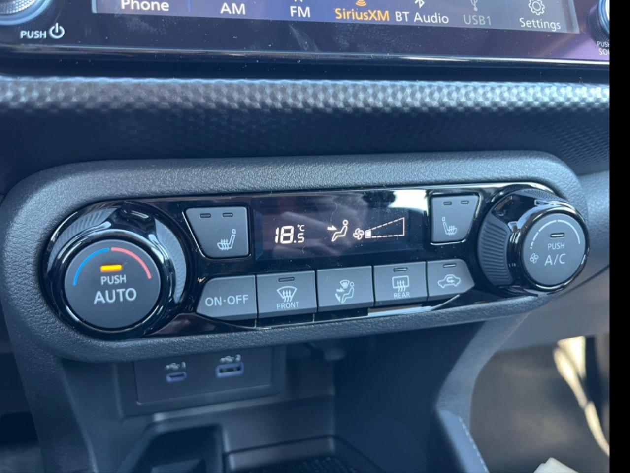 2025 Nissan Kicks Play SV FWD Photo