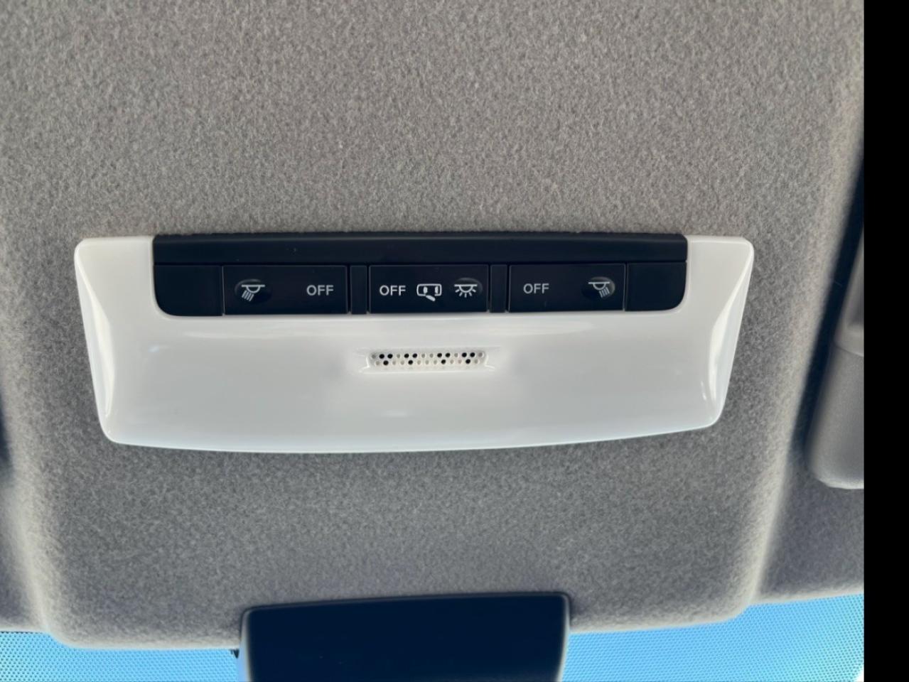 2025 Nissan Kicks Play SV FWD Photo