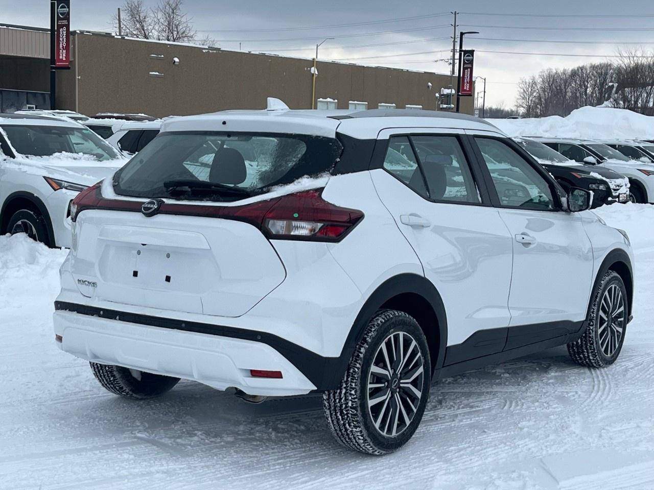 2025 Nissan Kicks Play SV FWD Photo