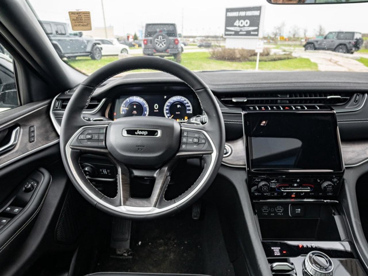2025 Jeep Grand Cherokee Limited Photo2