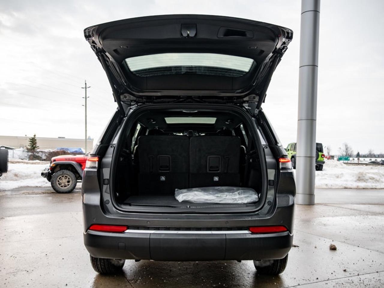 2025 Jeep Grand Cherokee L Limited Photo